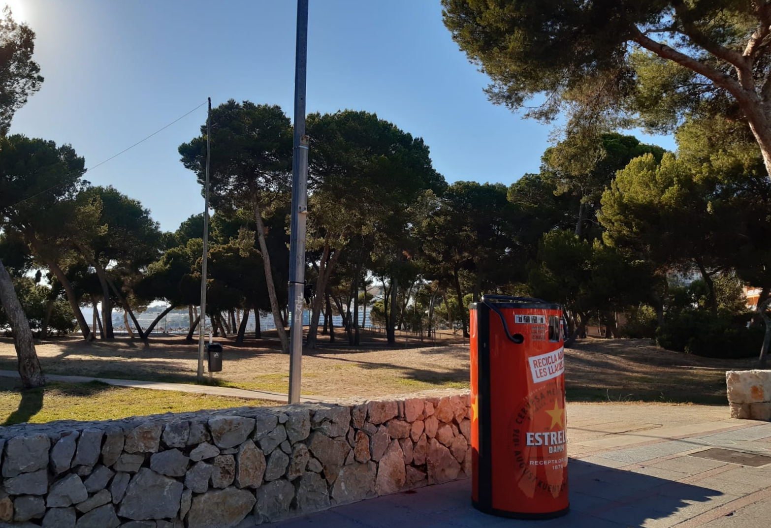 Compactadora de latas de estrella damm